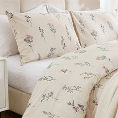 Close-up of the cute floral duvet cover set