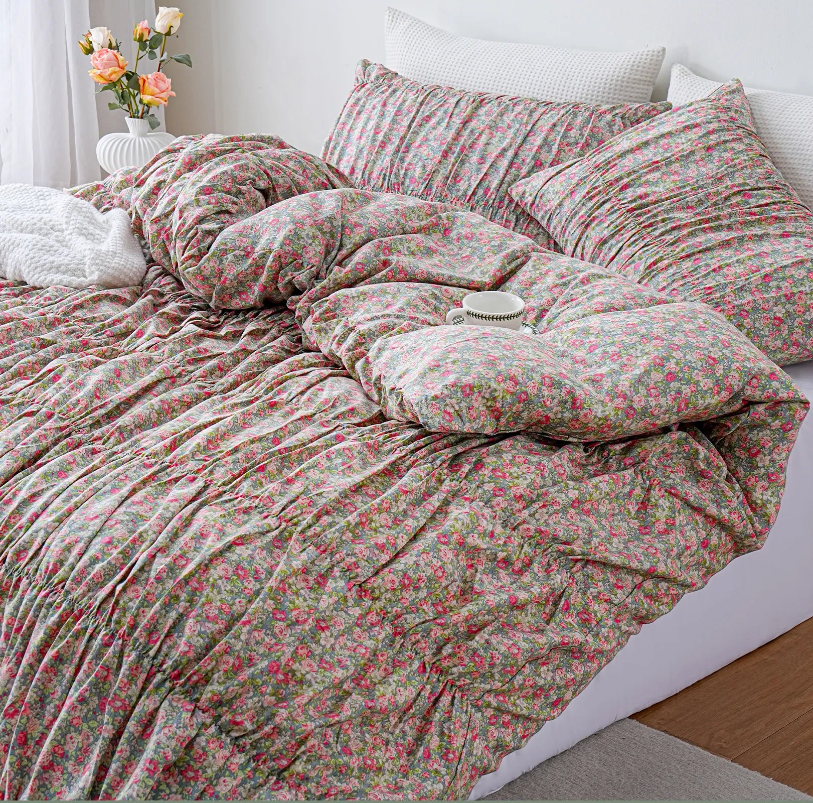 Floral cotton duvet set close up