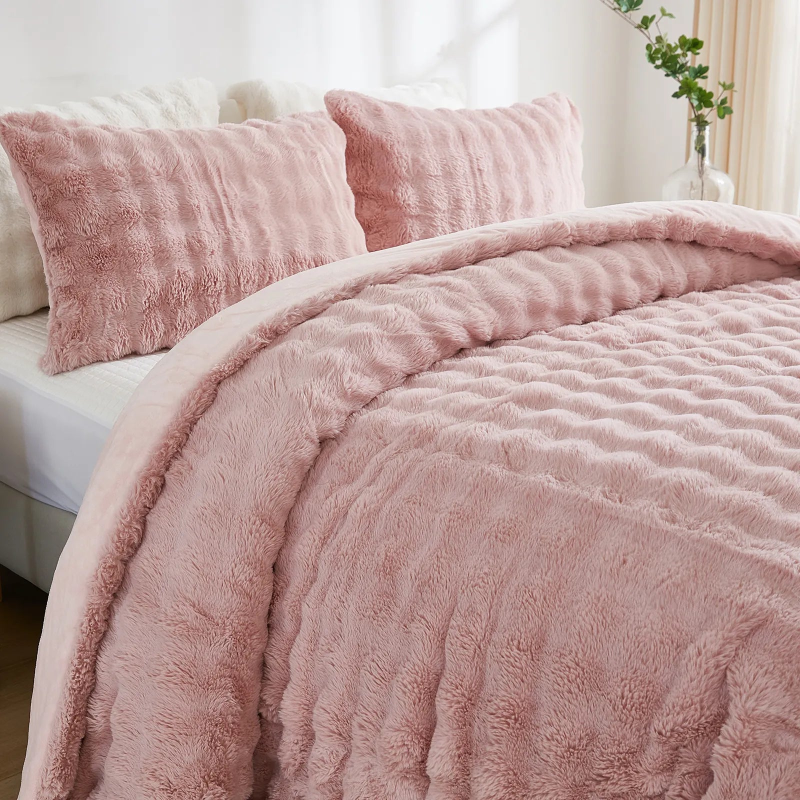 pink-rabbit-velvet-bedding-set