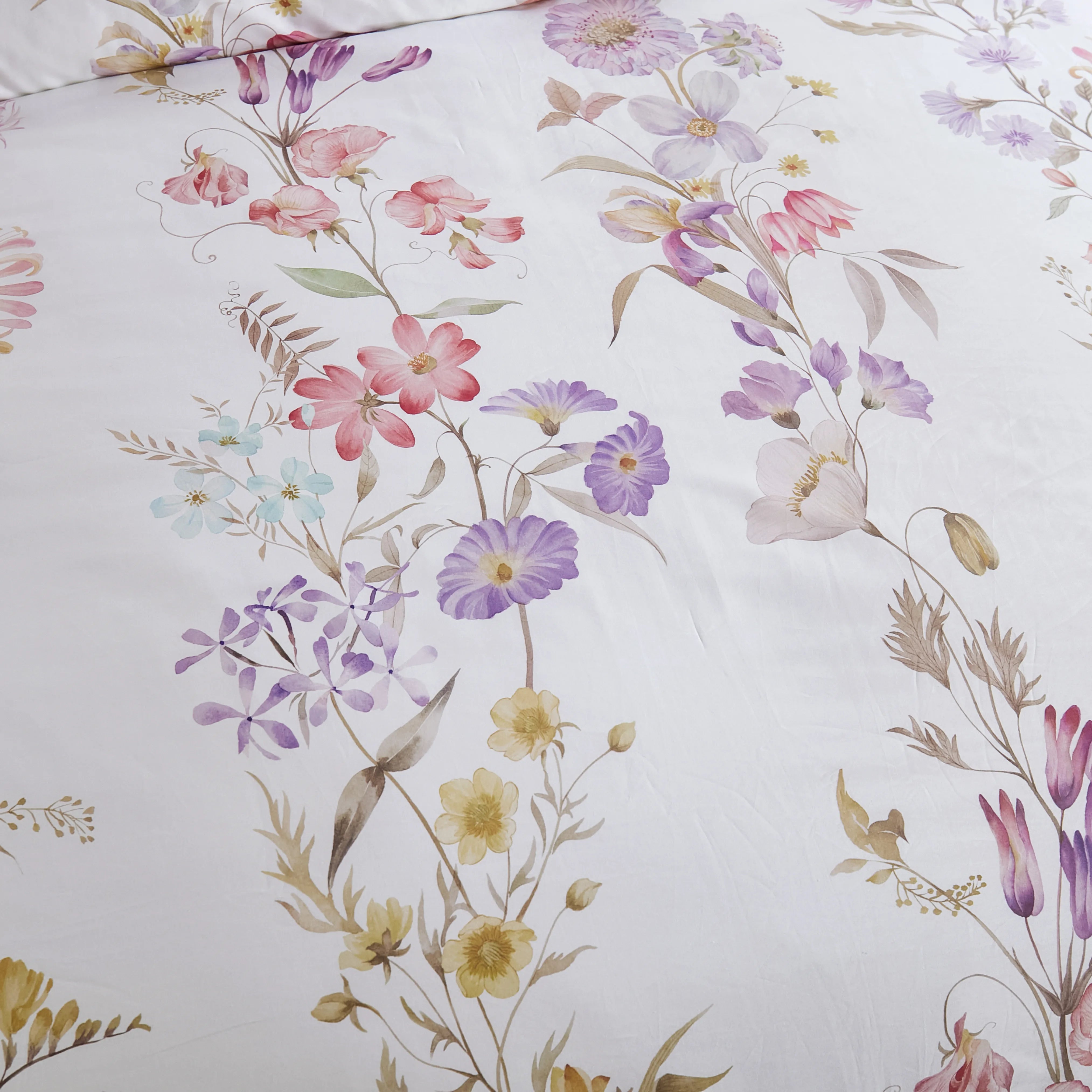Detailed view of the grden comforter set texture
