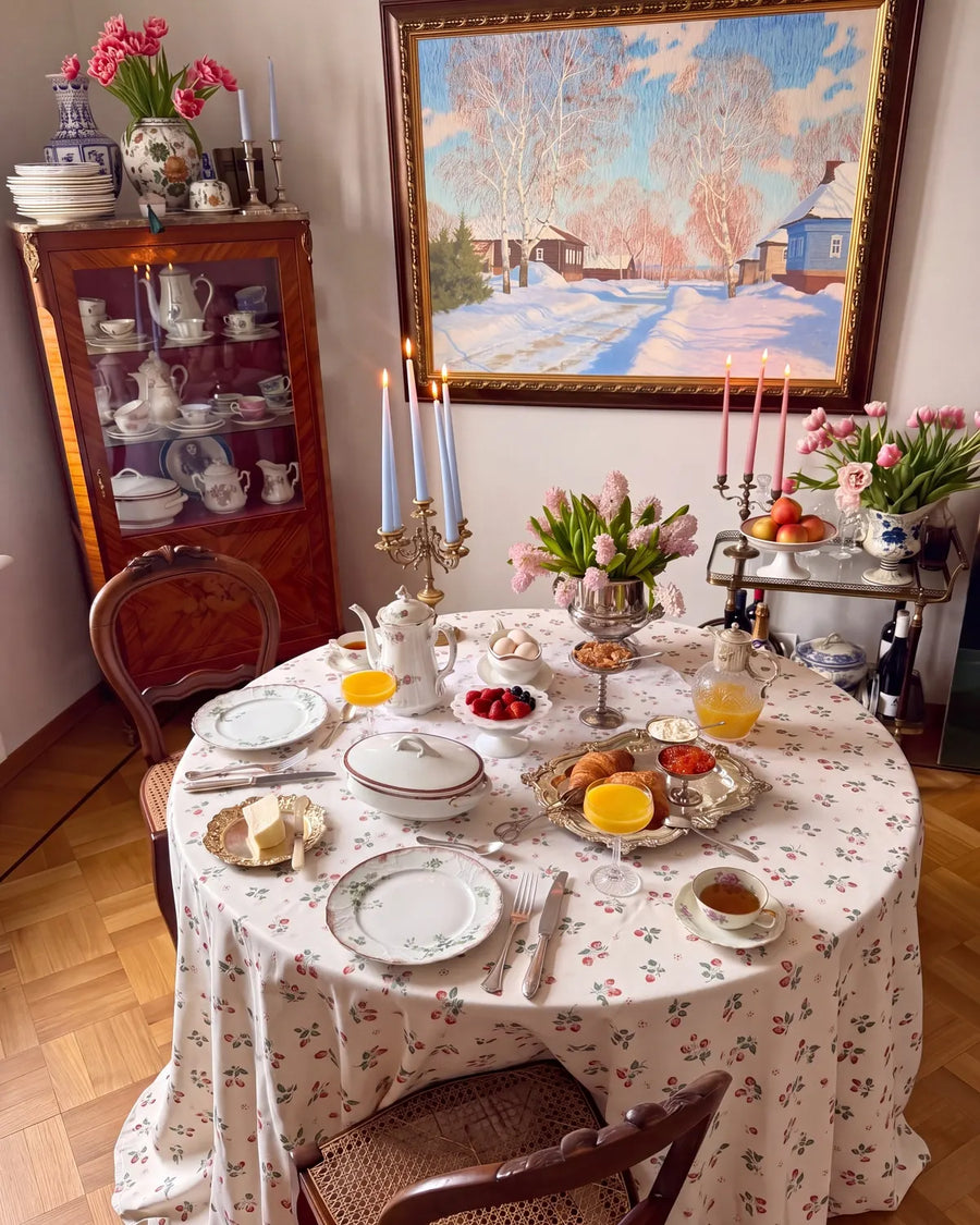 strawberry bramble tablecloth vintage dining room