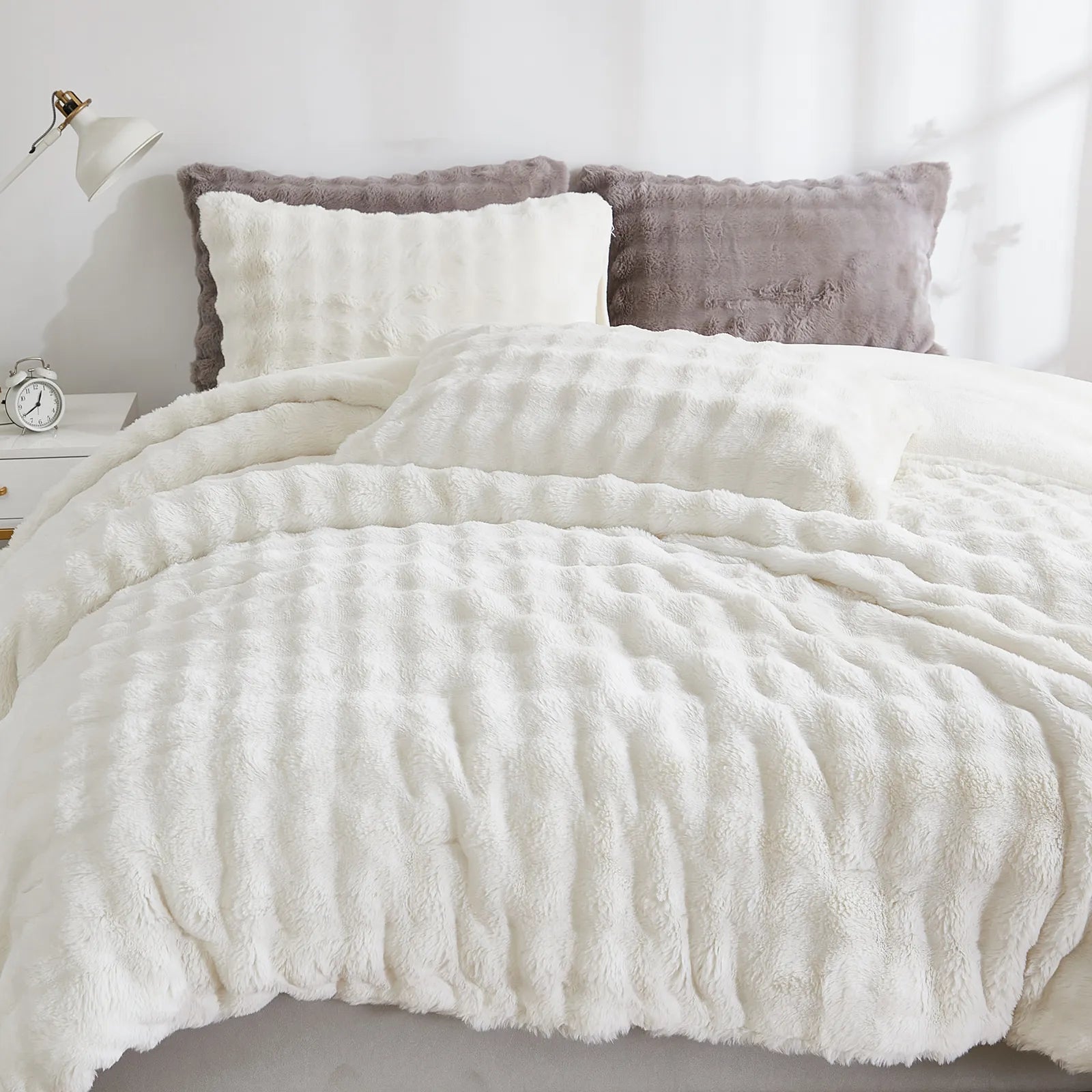 white rabbit velve bedding set king