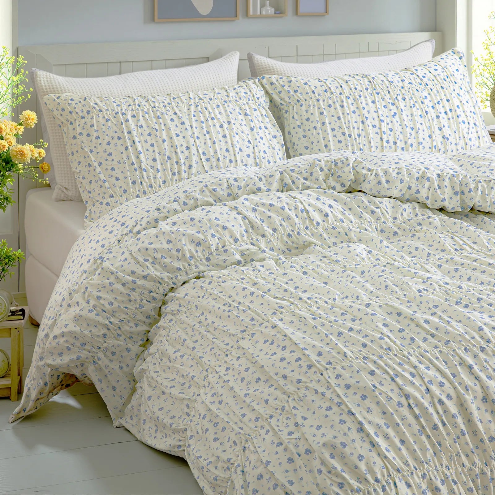 Blue floral cotton duvet set corner view