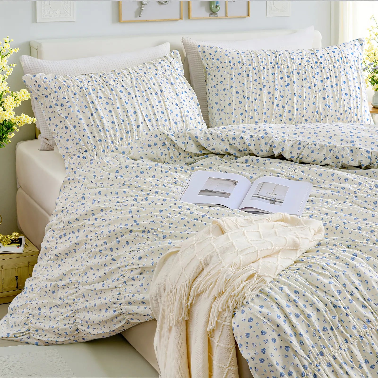 Blue floral cotton duvet set headboard close