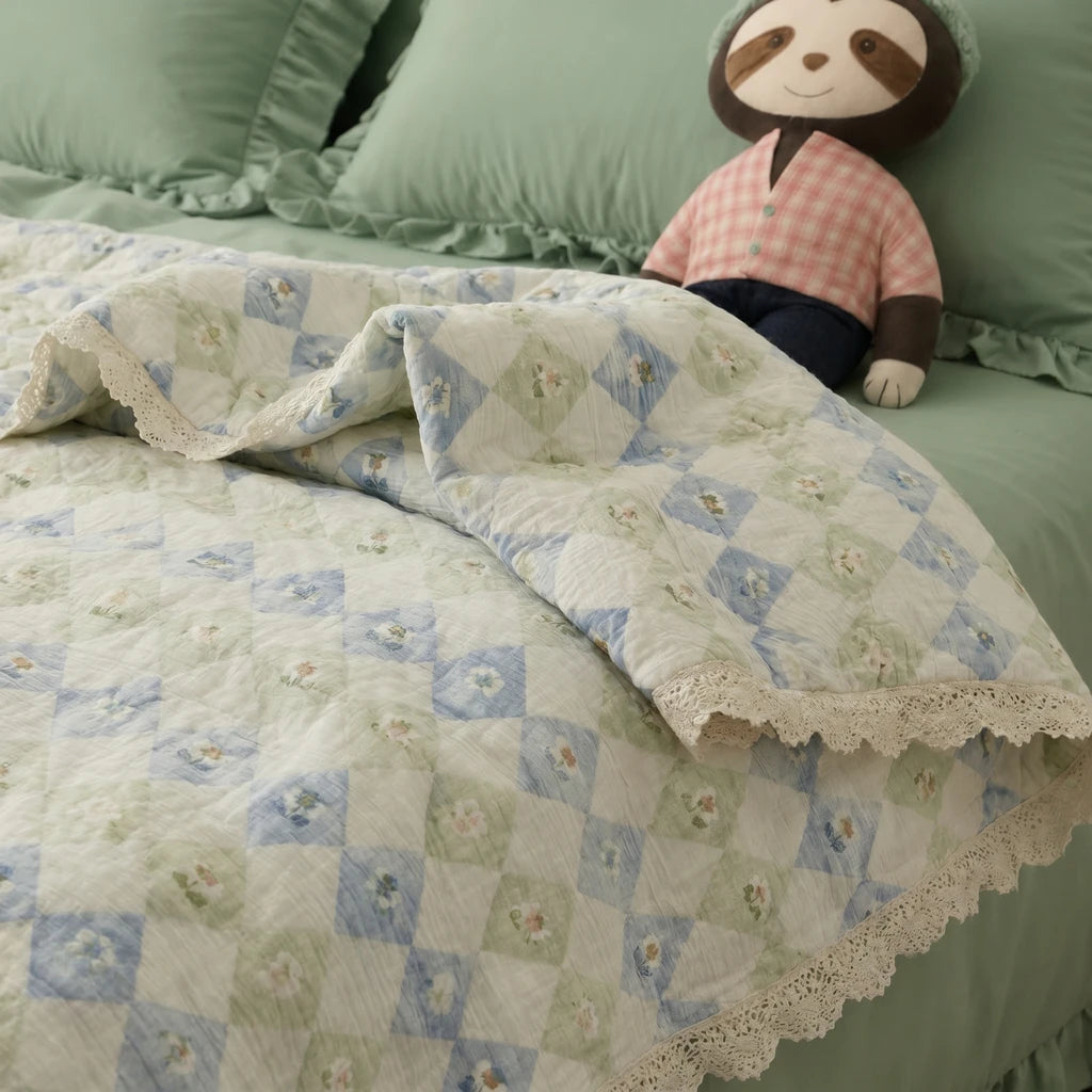 pastoral cottage quilt lace trim detail