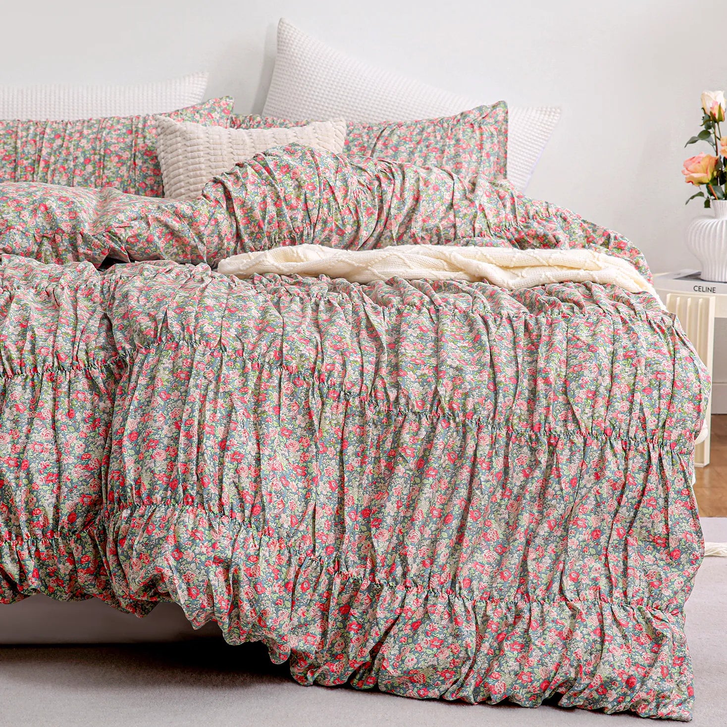 Floral cotton duvet set texture detail