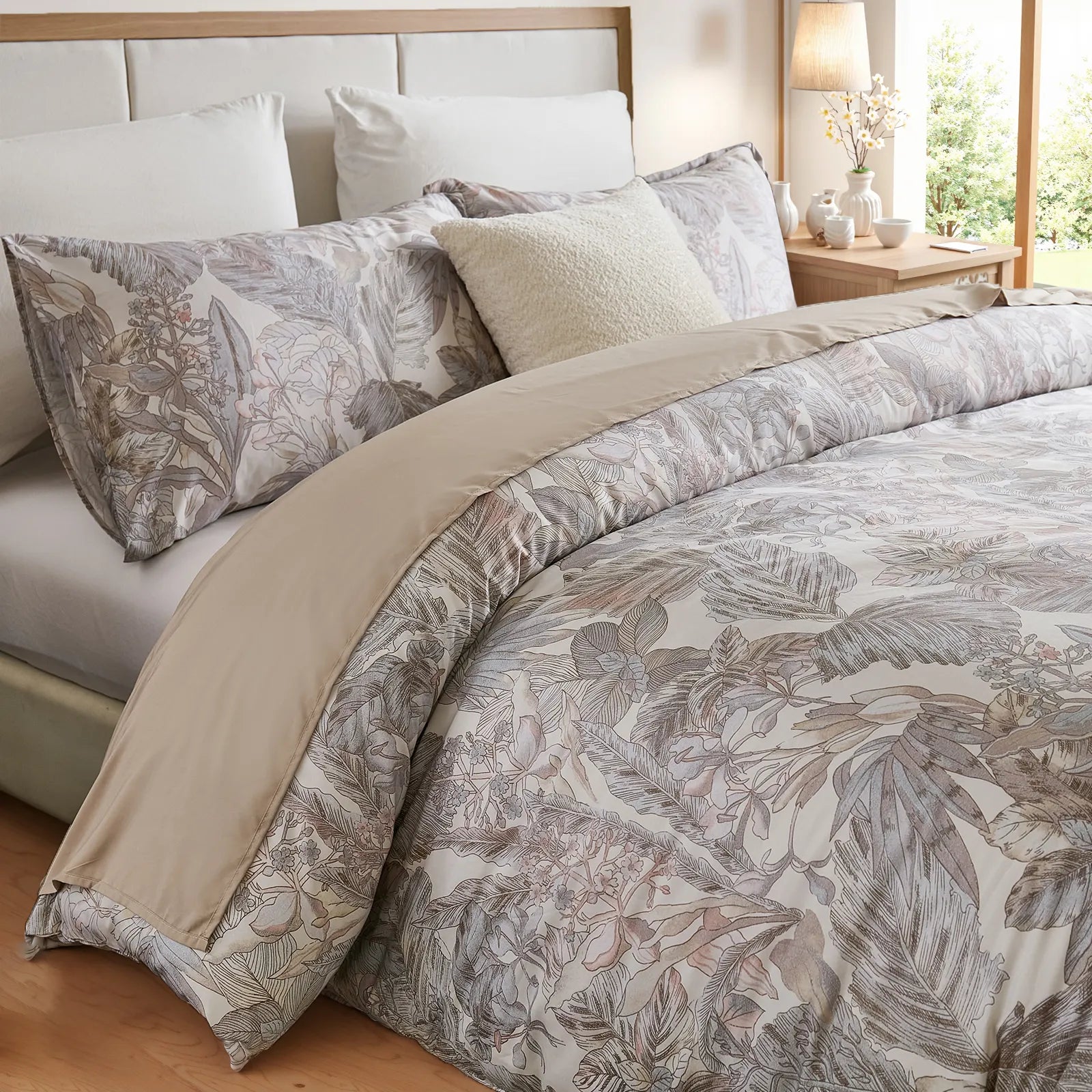 Corner view of the 100% cotton grey leaves comforter set