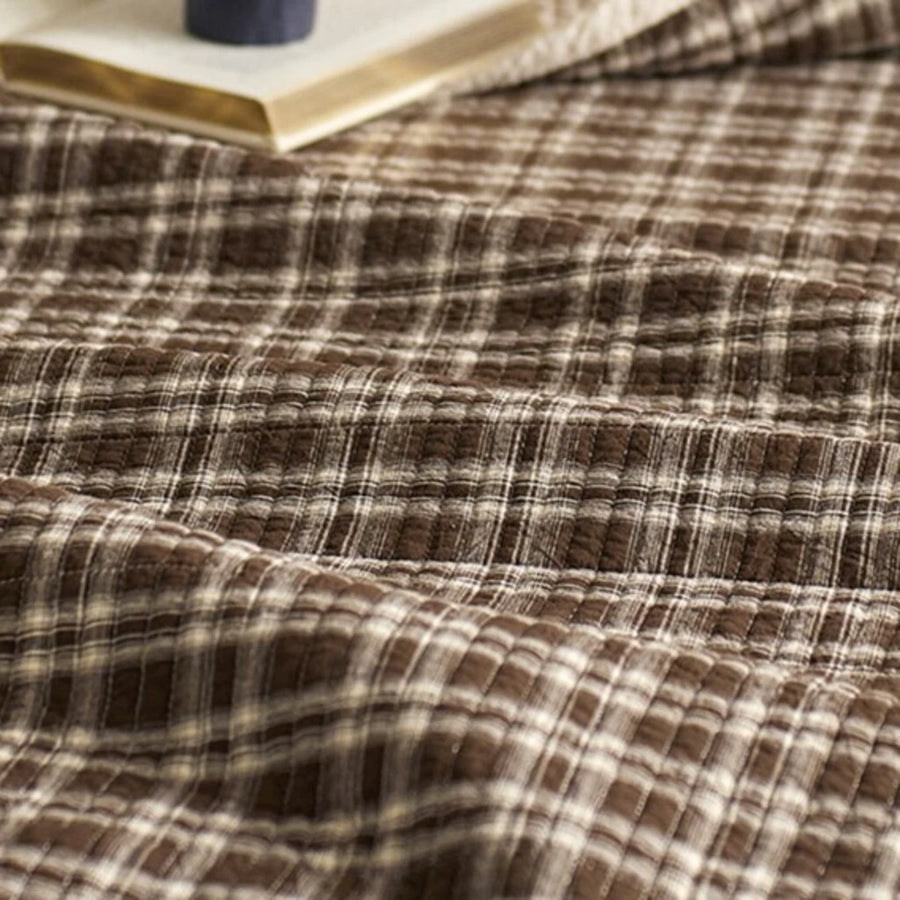 haven plaid yarn dyed quilt brown haven texture close up