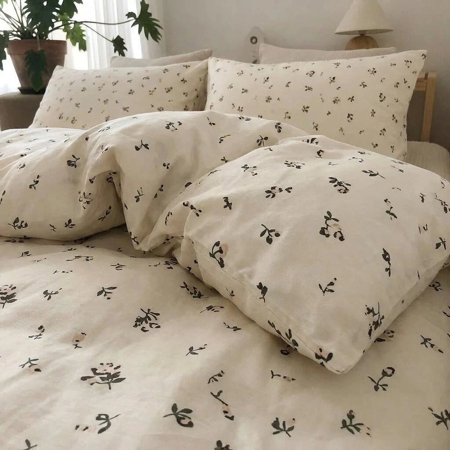 minimalist-meadow-sprig-cotton-duvet-folded-detail