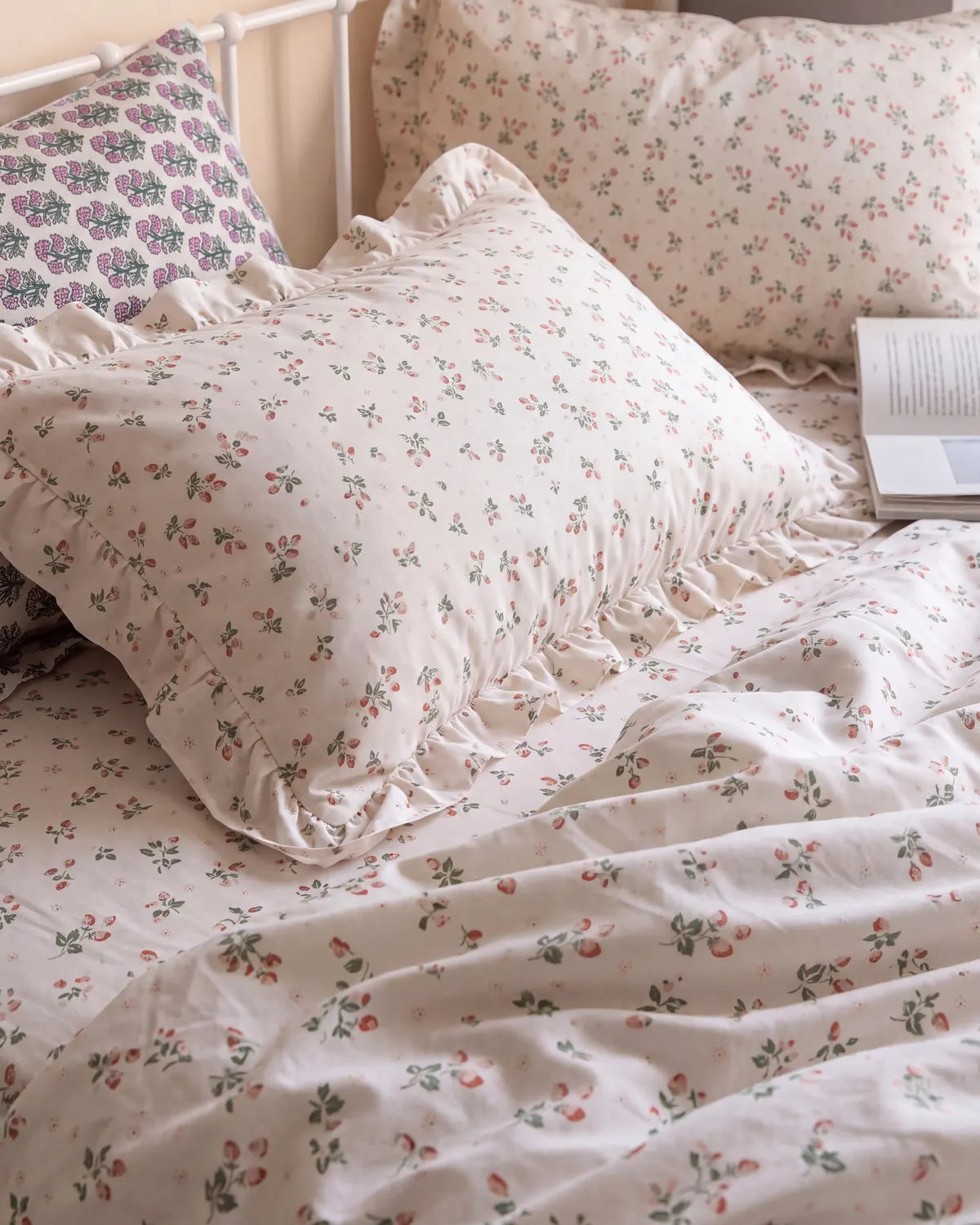 strawberry cottage ruffle duvet cover set pink strawberry print