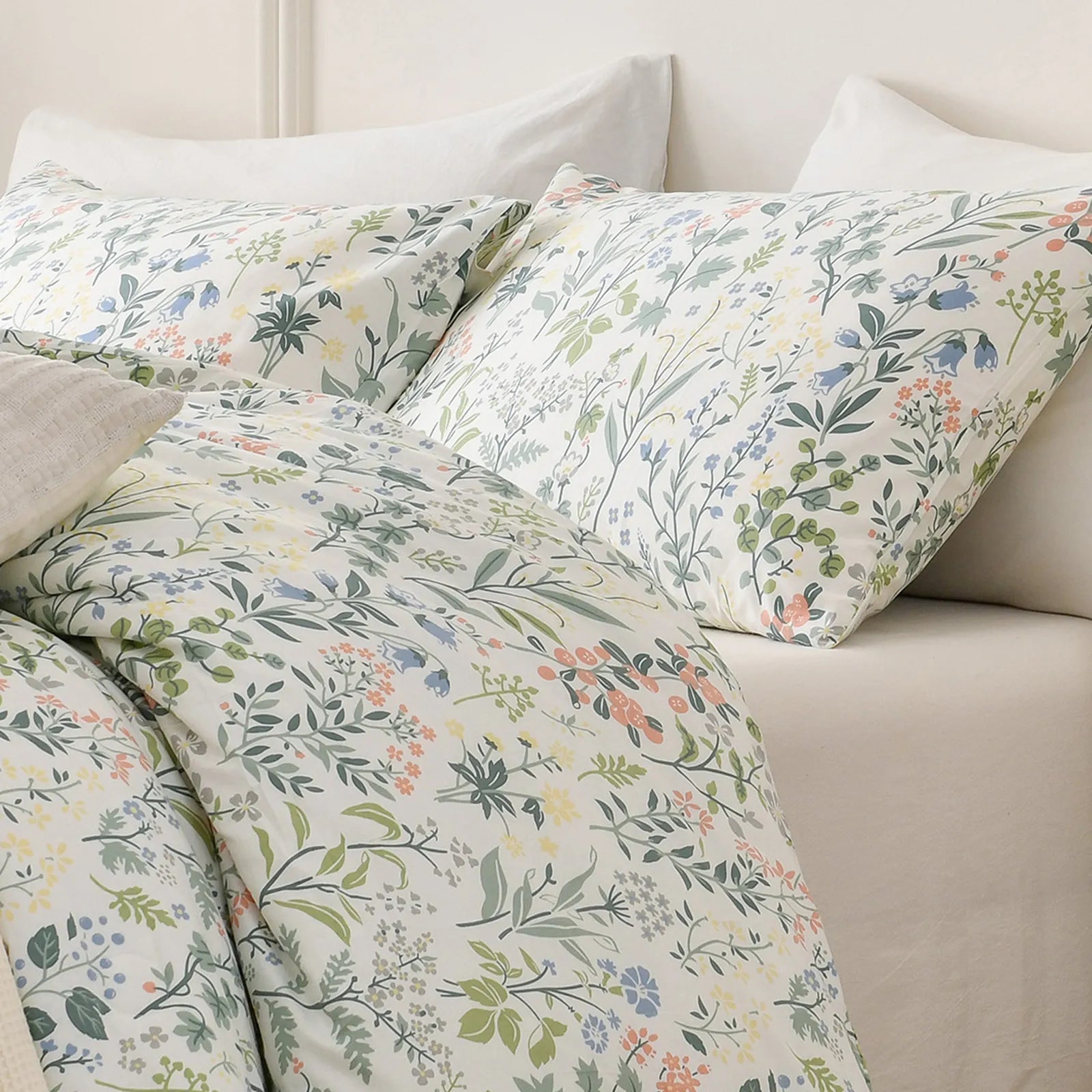 Detailed close-up of the vintage floral duvet cover set