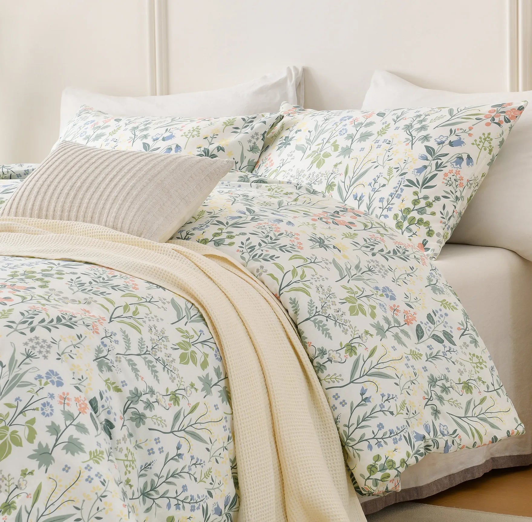 close-up of the vintage green floral pattern and texture on the comfort set.