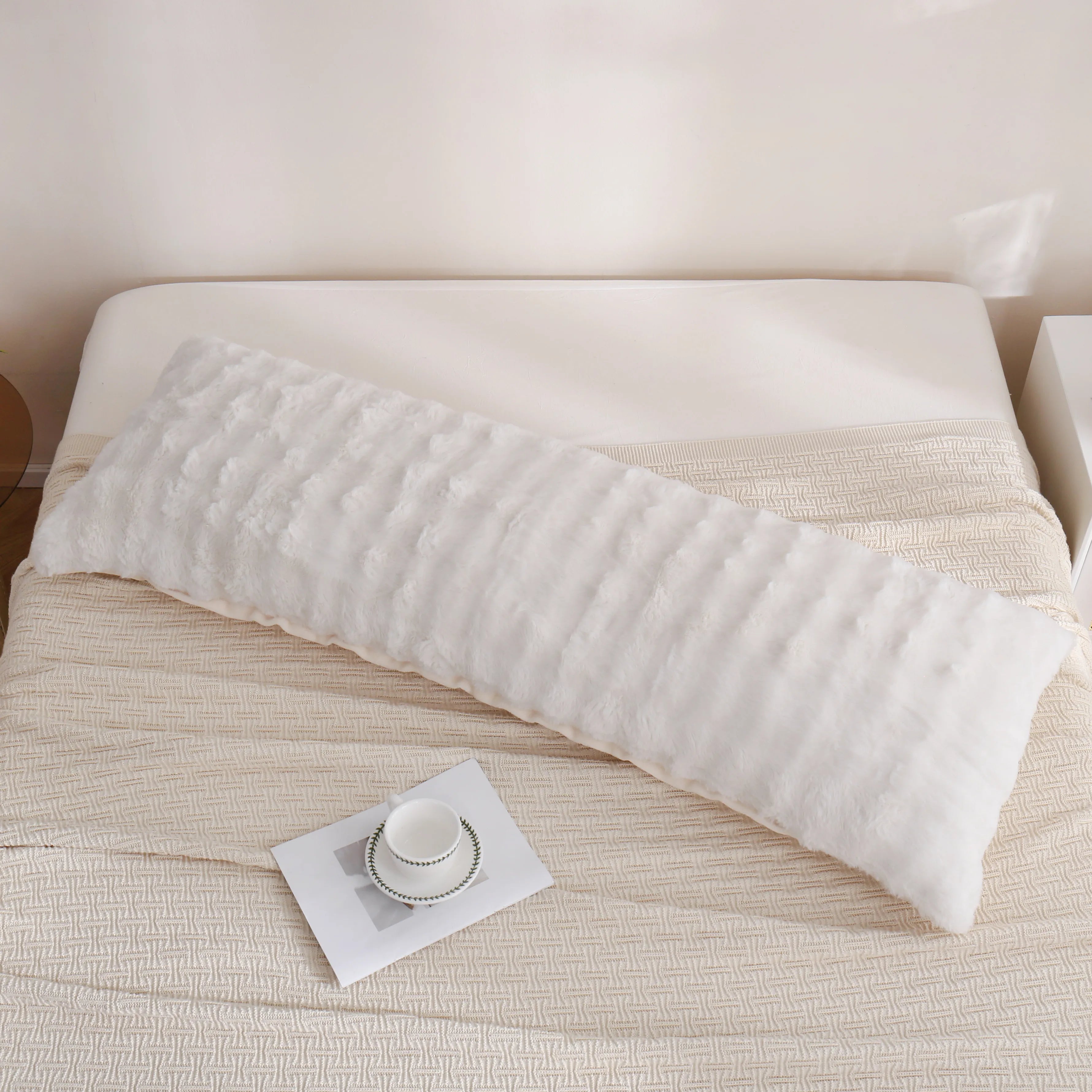 white rabbit velvet long pillowcase